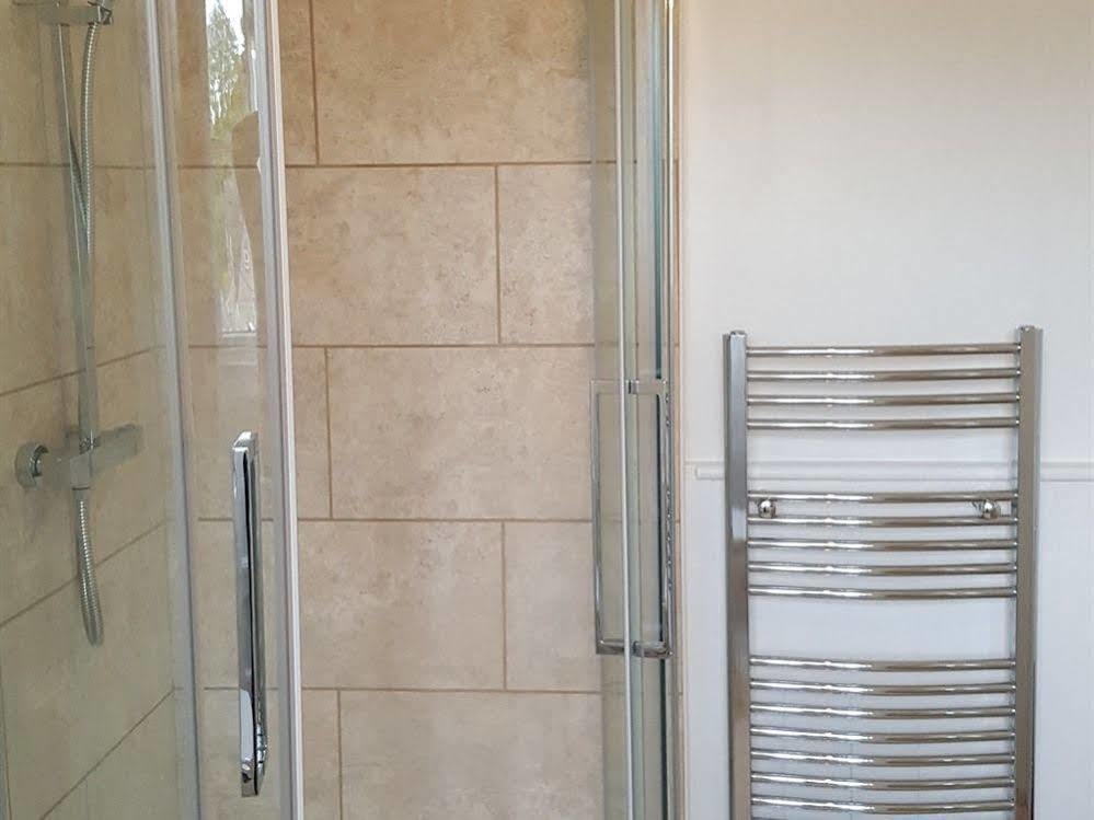 Grigshot Apartment Stroud  Bagian luar foto